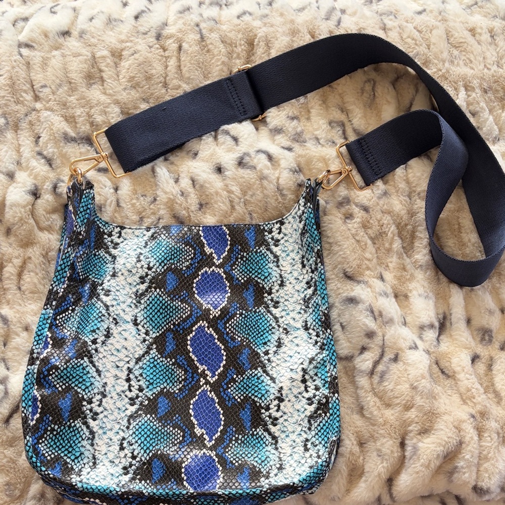 Chic Blue and Black Snake Print Crossbody Bag
